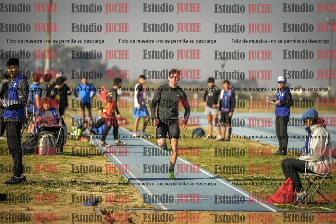 Fotos del salto en largo de varones