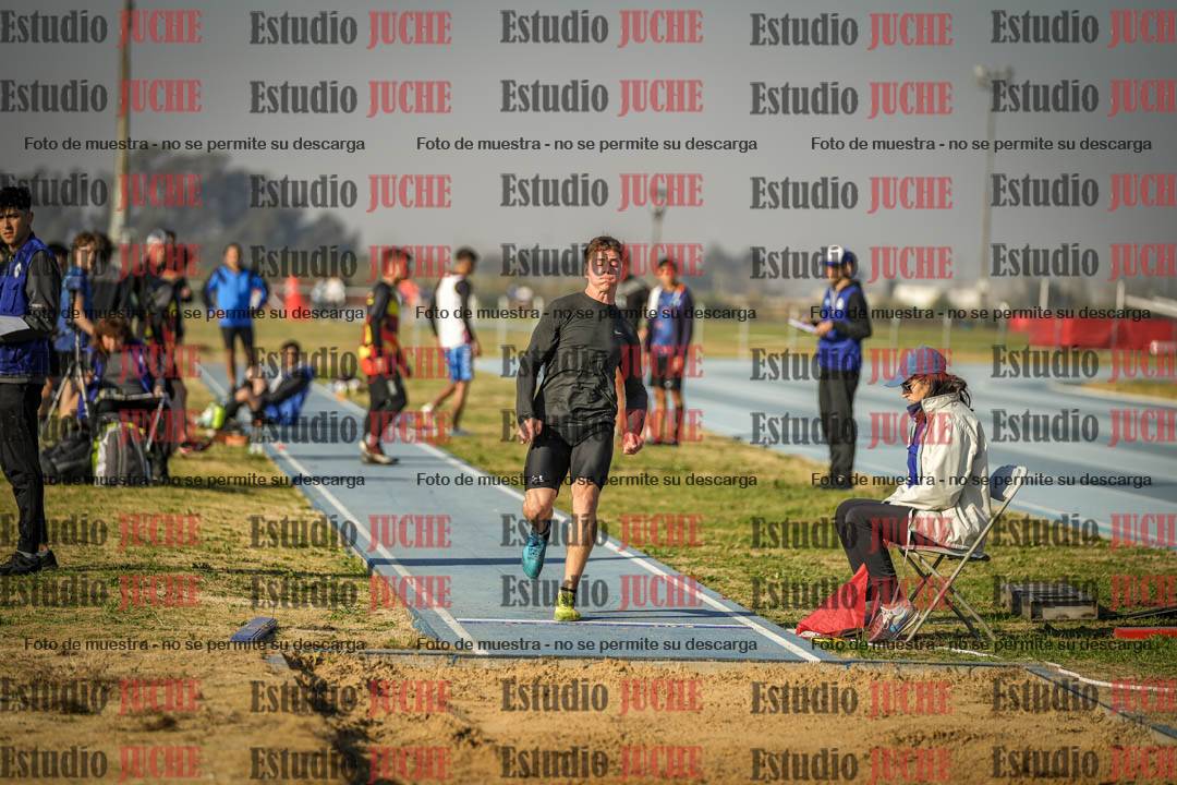Fotos del salto en largo de varones