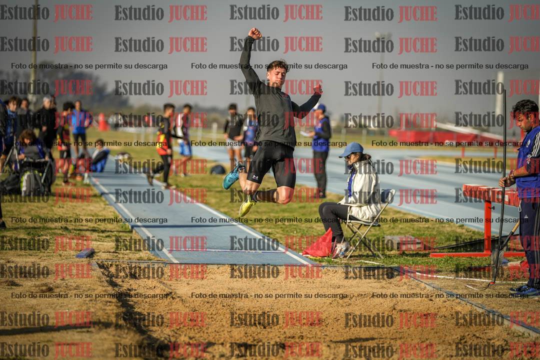 Fotos del salto en largo de varones