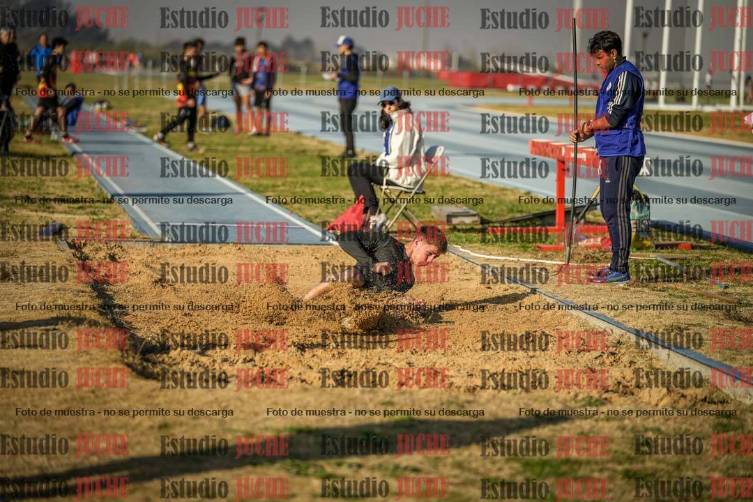 Fotos del salto en largo de varones