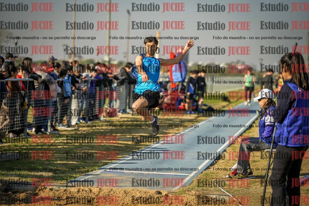 Fotos del salto en largo de varones