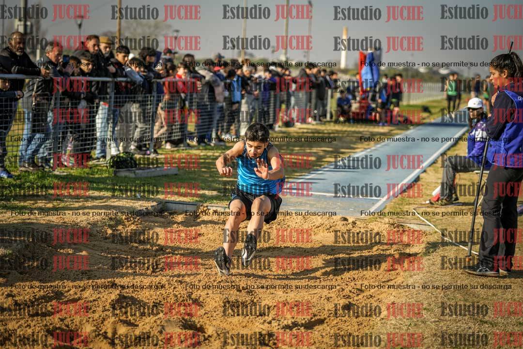 Fotos del salto en largo de varones
