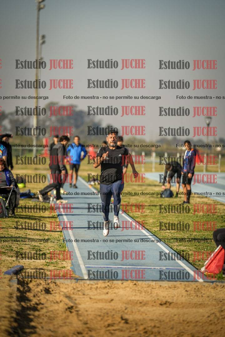 Fotos del salto en largo de varones