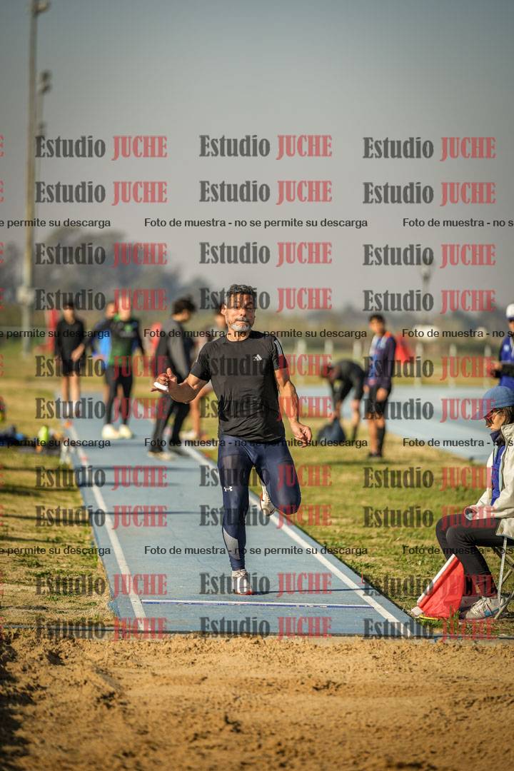 Fotos del salto en largo de varones