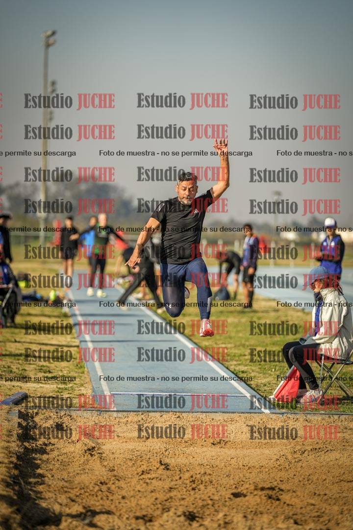Fotos del salto en largo de varones