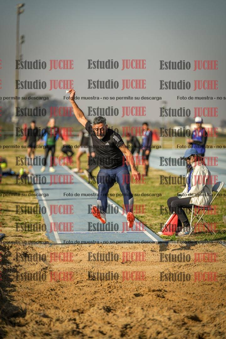 Fotos del salto en largo de varones