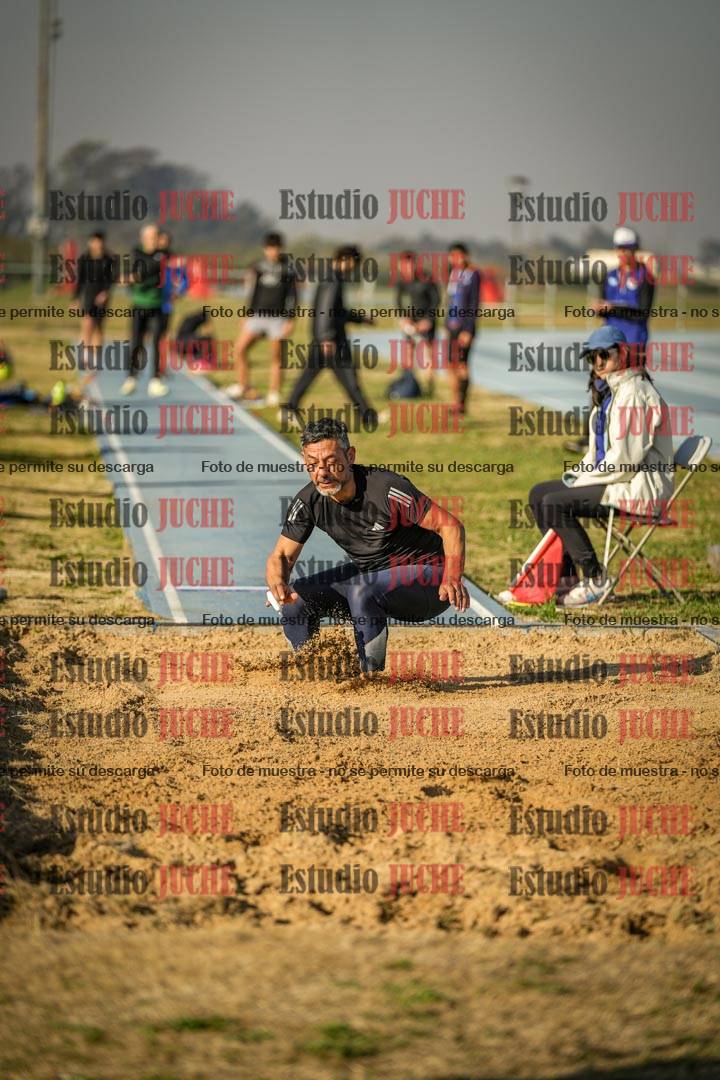 Fotos del salto en largo de varones