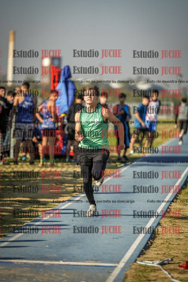 Fotos del salto en largo de varones
