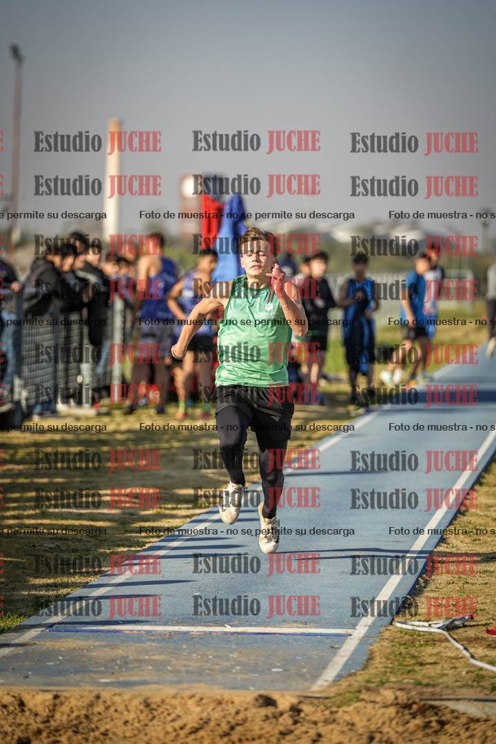 Fotos del salto en largo de varones