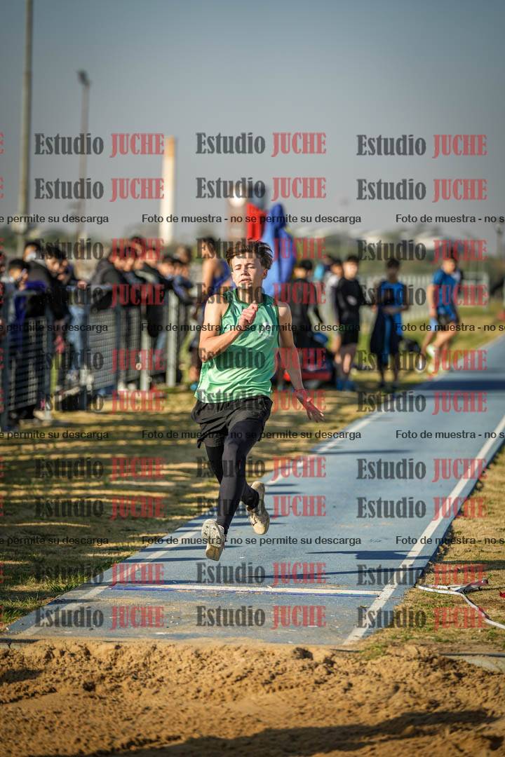 Fotos del salto en largo de varones