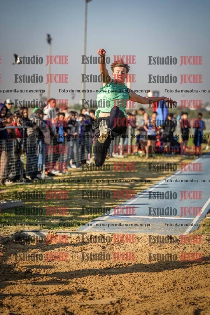 Fotos del salto en largo de varones