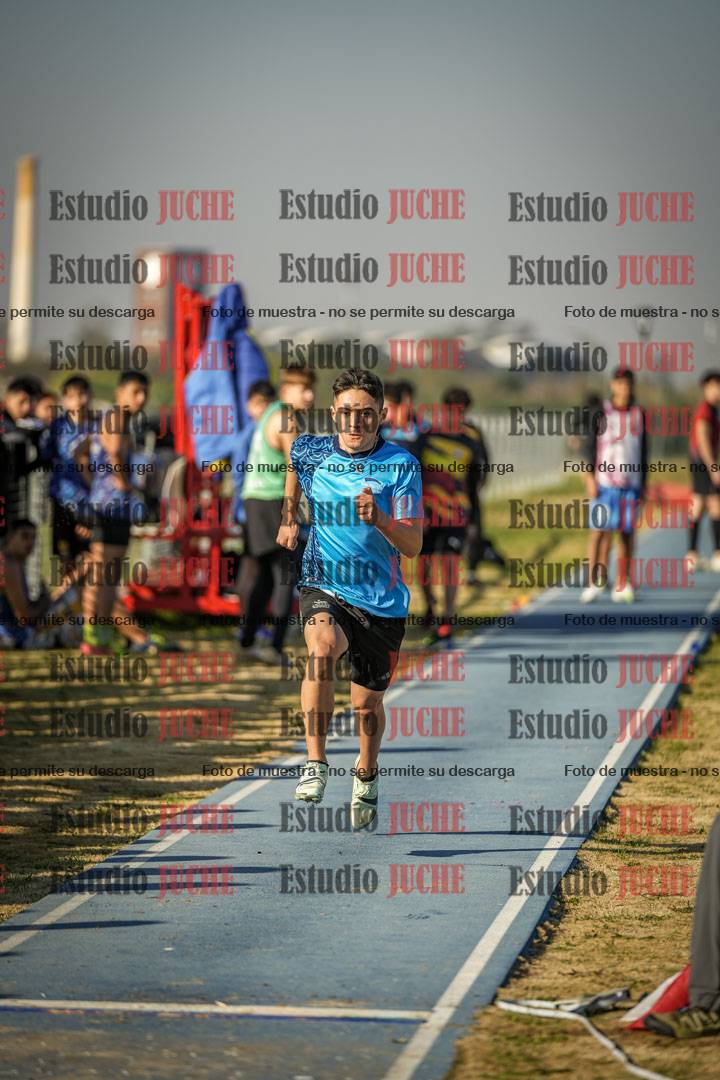 Fotos del salto en largo de varones