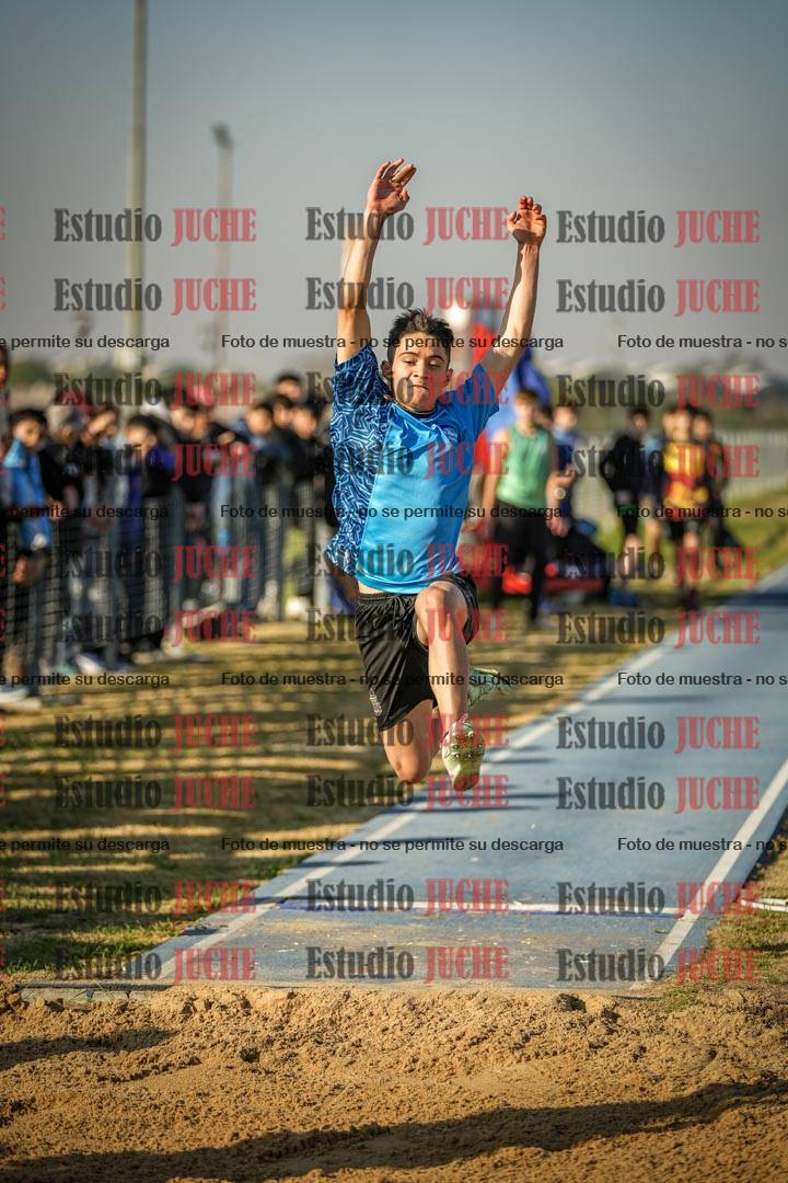 Fotos del salto en largo de varones