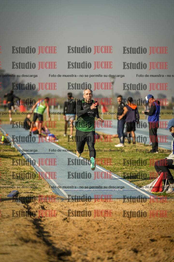 Fotos del salto en largo de varones