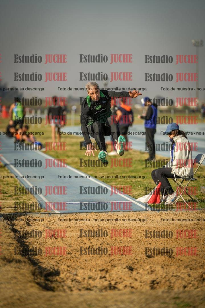 Fotos del salto en largo de varones