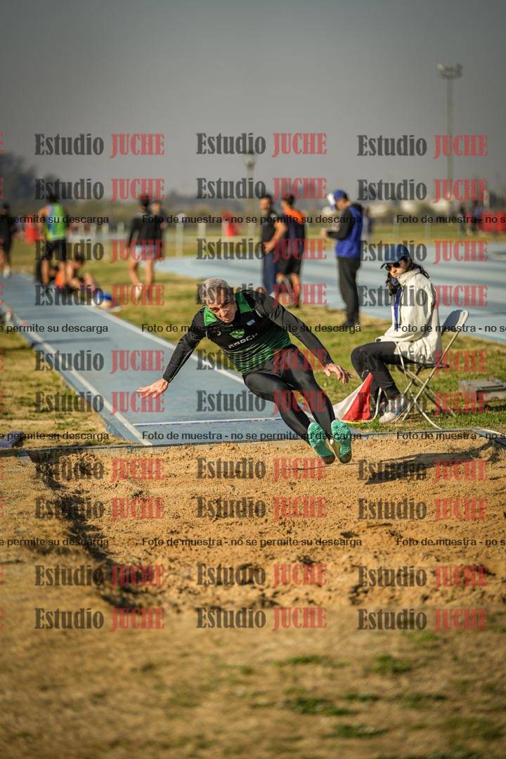 Fotos del salto en largo de varones