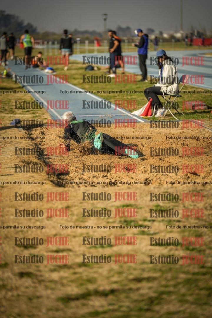Fotos del salto en largo de varones