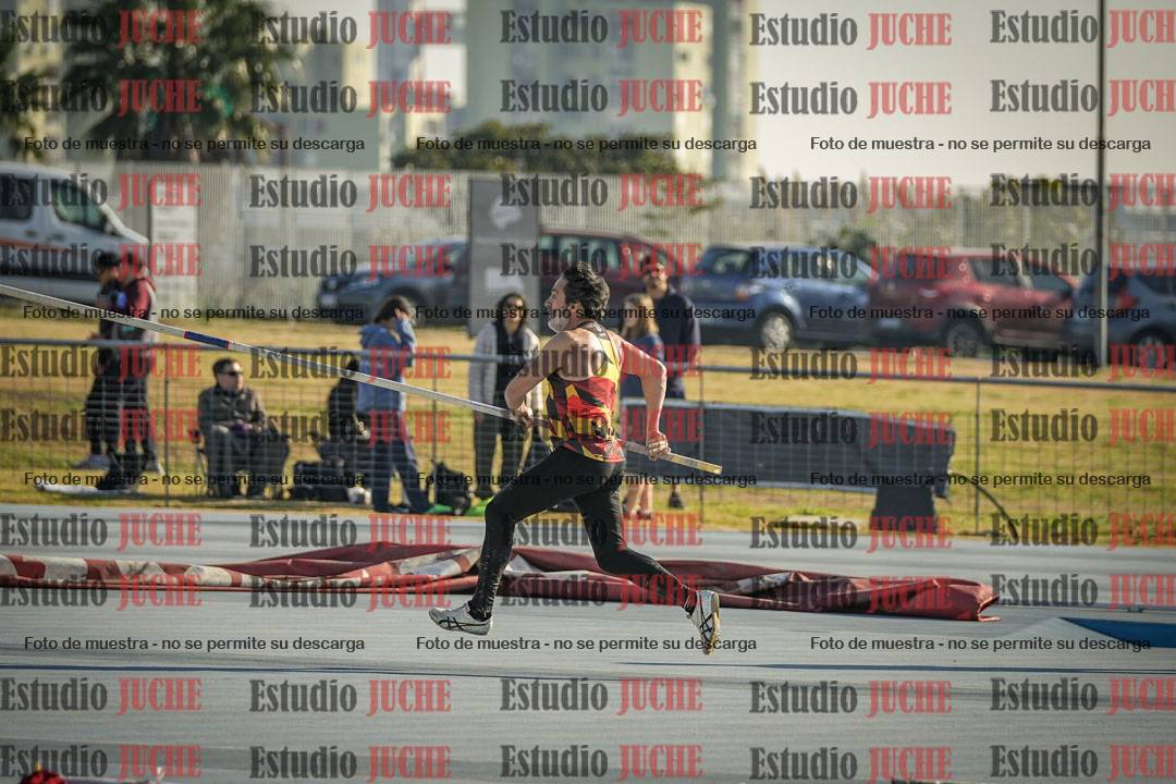 Fotos del salto con garrocha de mujeres y varones