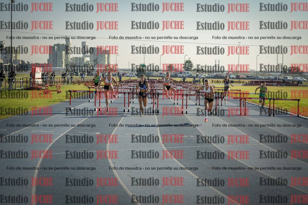 Fotos de los 100 m con vallas de mujeres