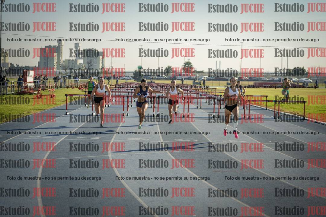 Fotos de los 100 m con vallas de mujeres