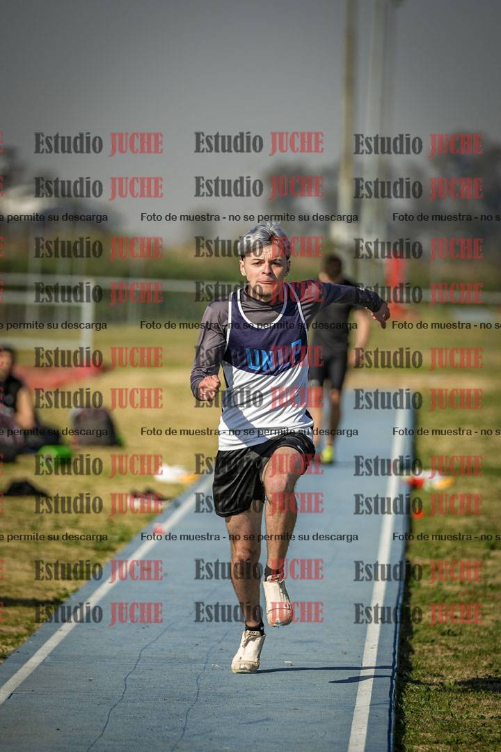 Fotos del salto en largo de varones