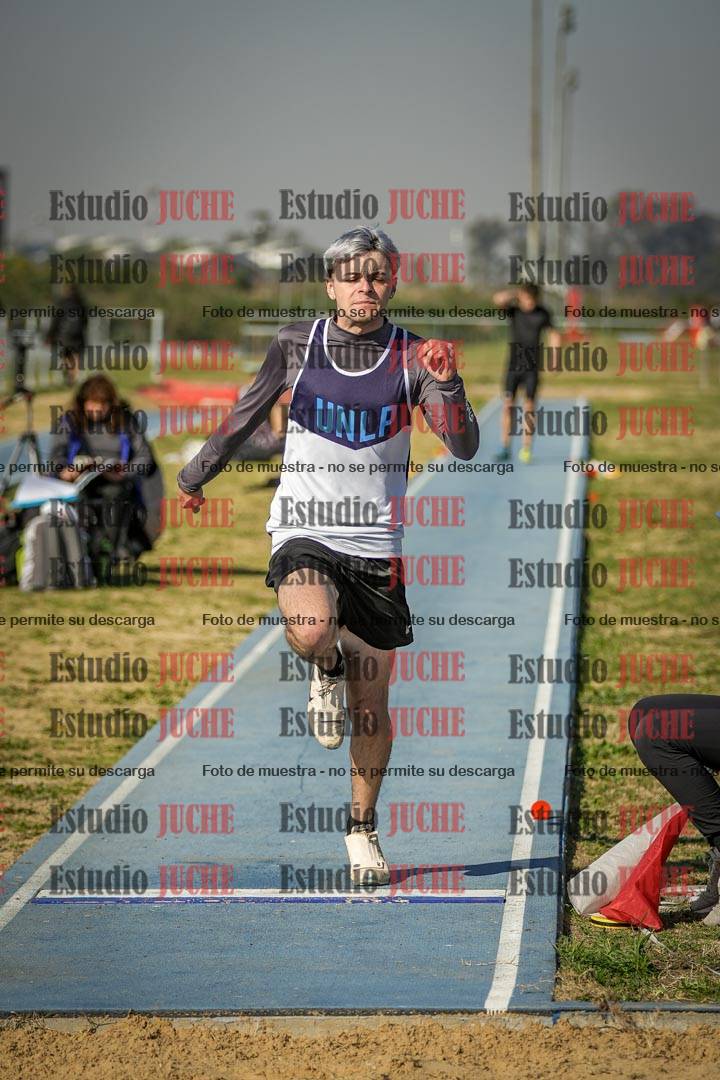 Fotos del salto en largo de varones
