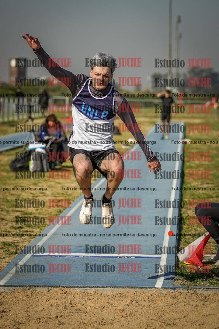 Fotos del salto en largo de varones