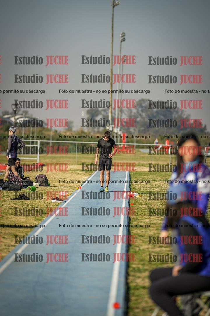 Fotos del salto en largo de varones