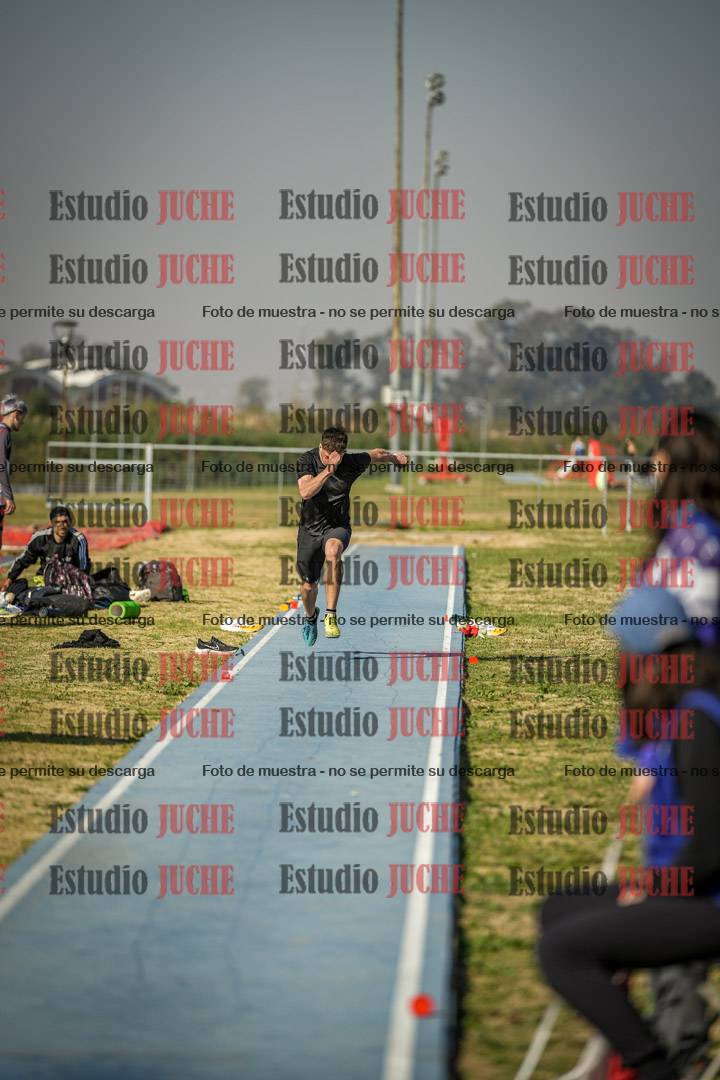 Fotos del salto en largo de varones