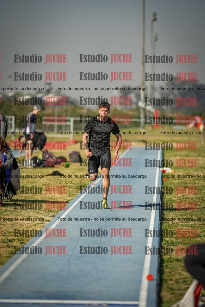 Fotos del salto en largo de varones