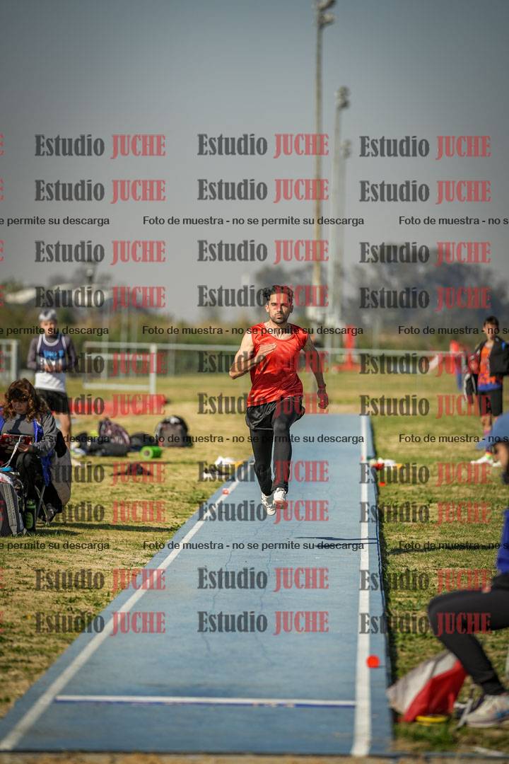Fotos del salto en largo de varones