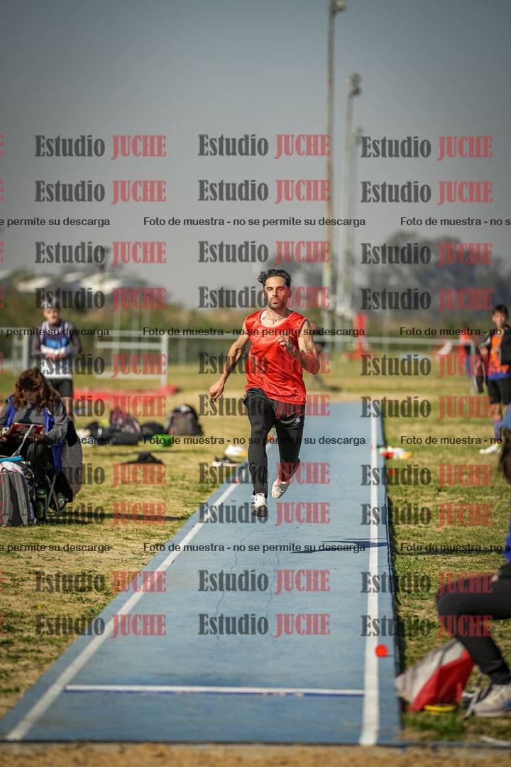Fotos del salto en largo de varones