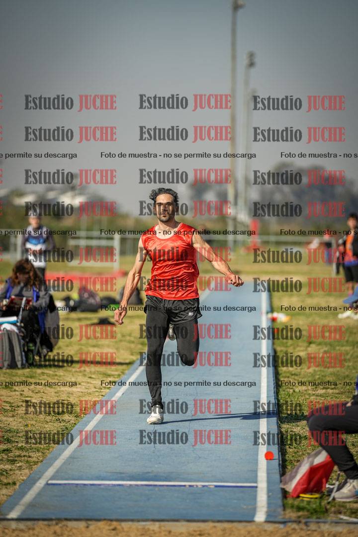 Fotos del salto en largo de varones