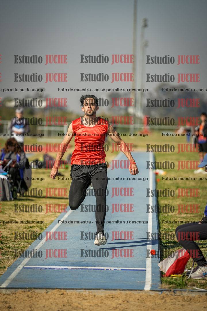 Fotos del salto en largo de varones