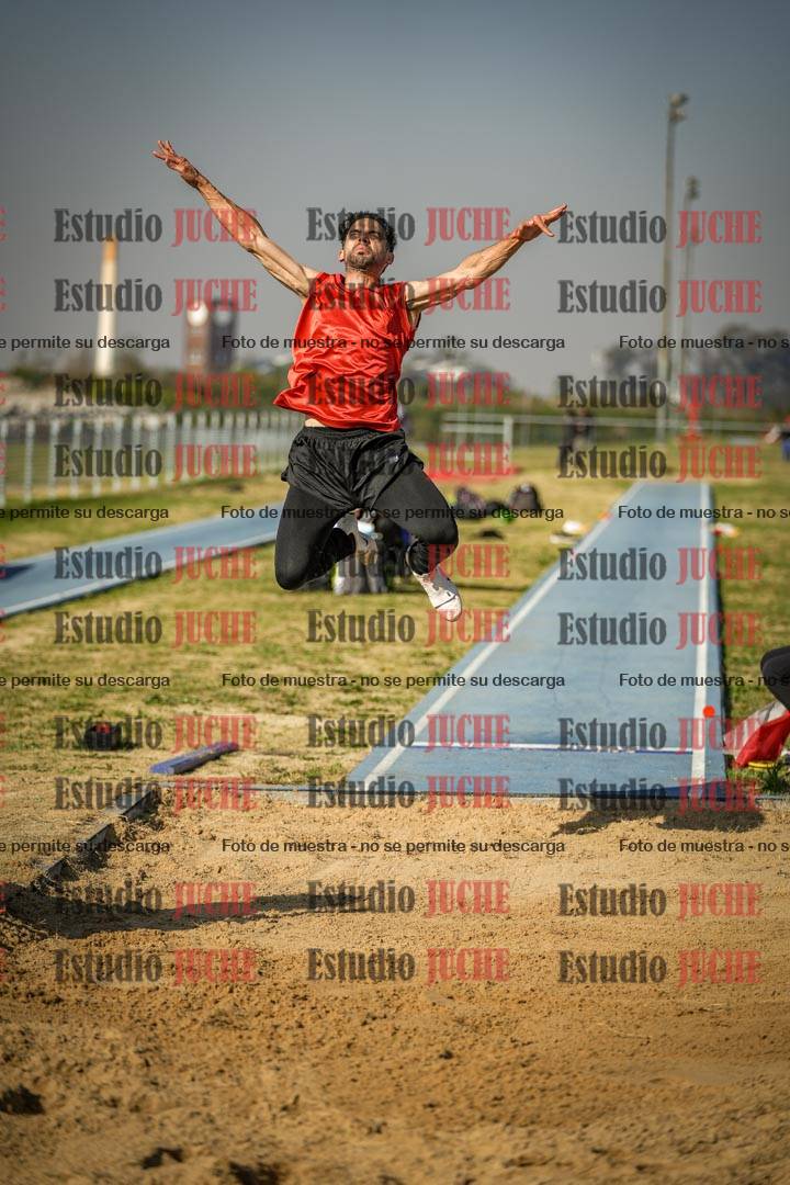 Fotos del salto en largo de varones
