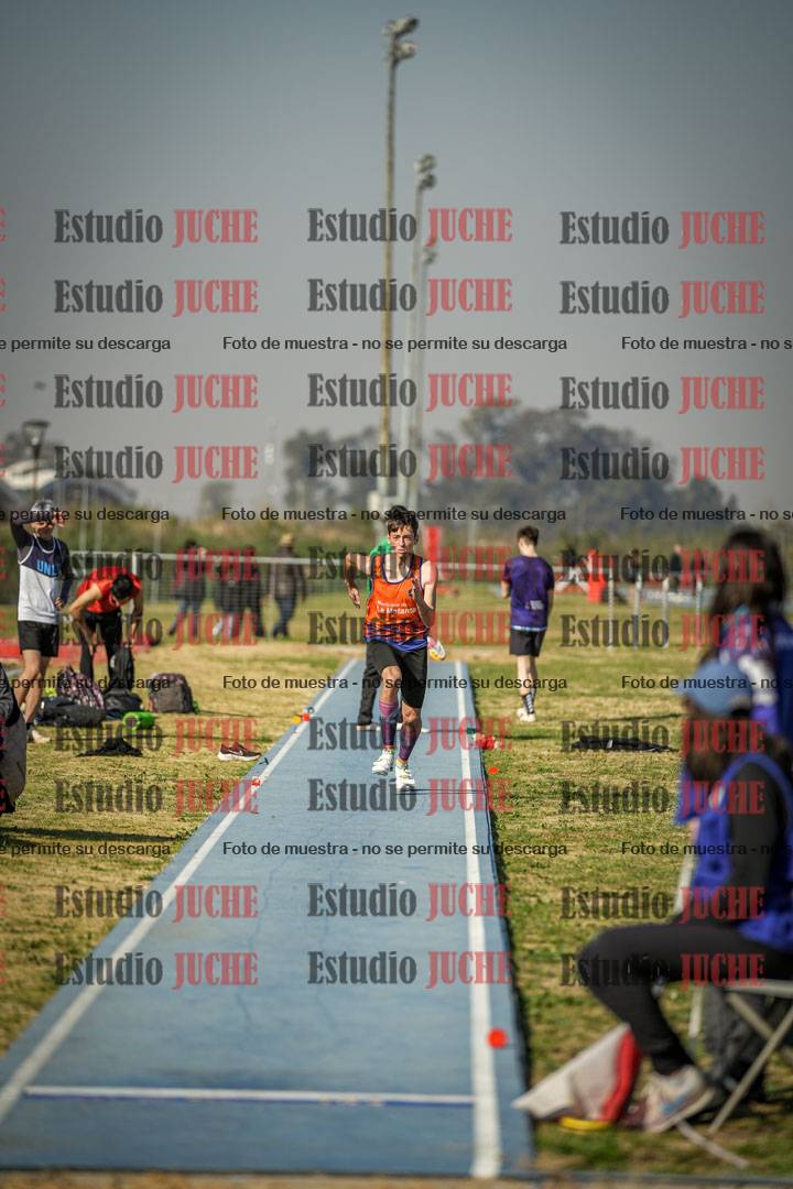 Fotos del salto en largo de varones