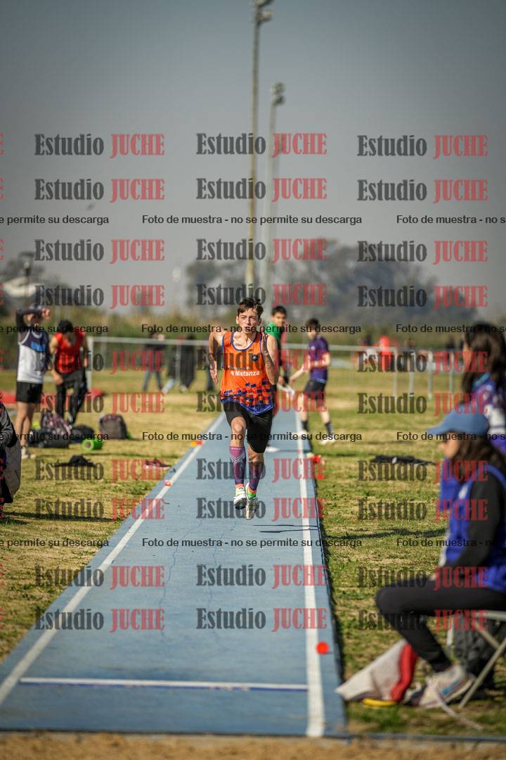 Fotos del salto en largo de varones