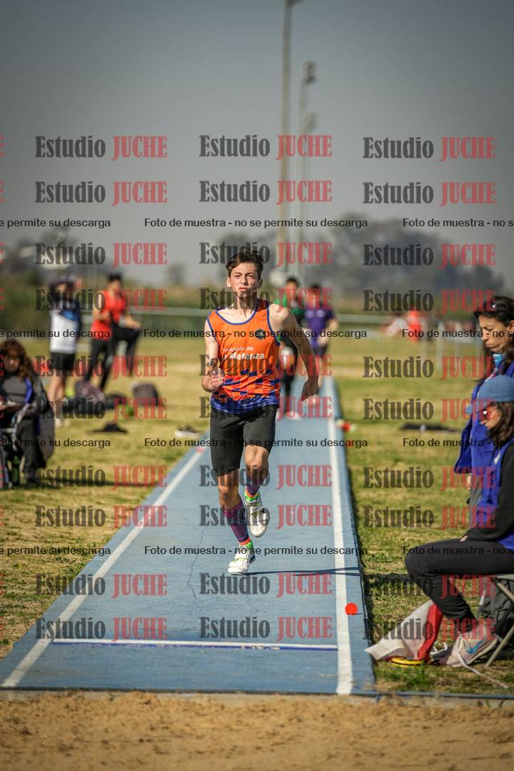 Fotos del salto en largo de varones