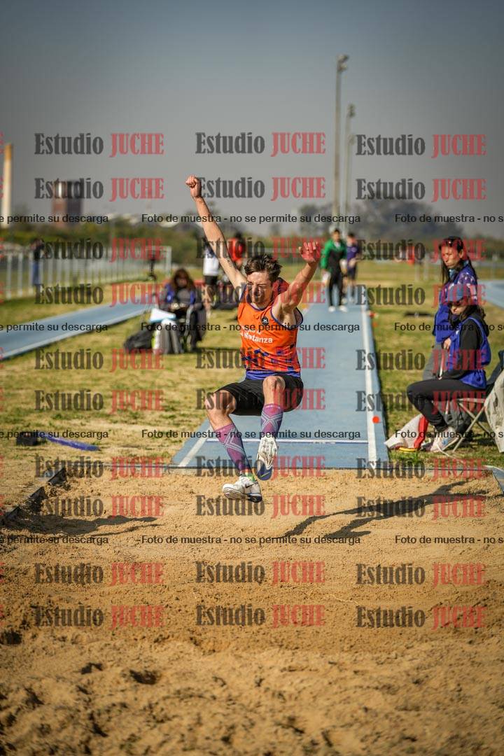 Fotos del salto en largo de varones