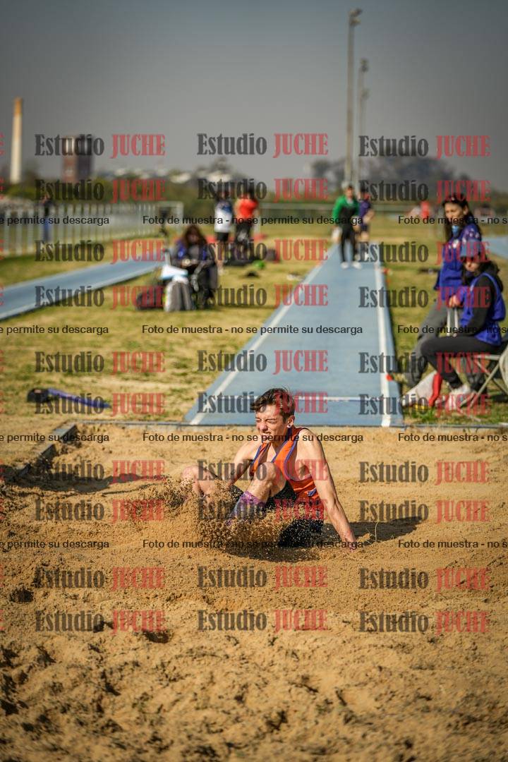 Fotos del salto en largo de varones
