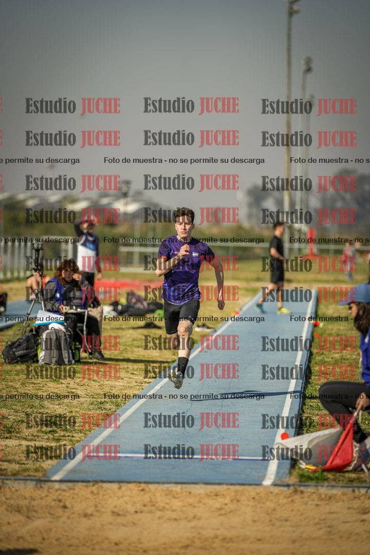 Fotos del salto en largo de varones