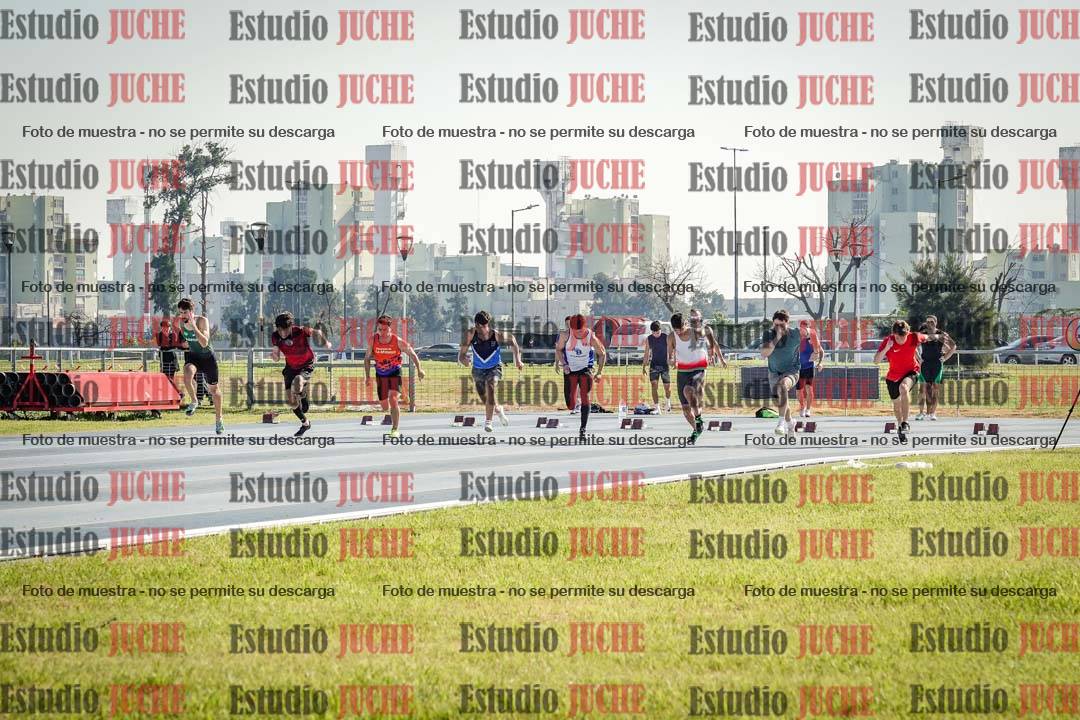 Fotos de los 100 m llanos de varones