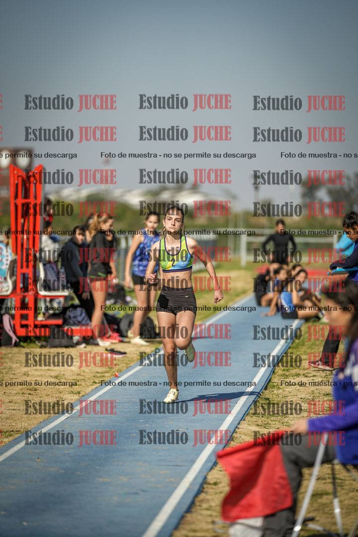 Fotos del salto en largo de mujeres