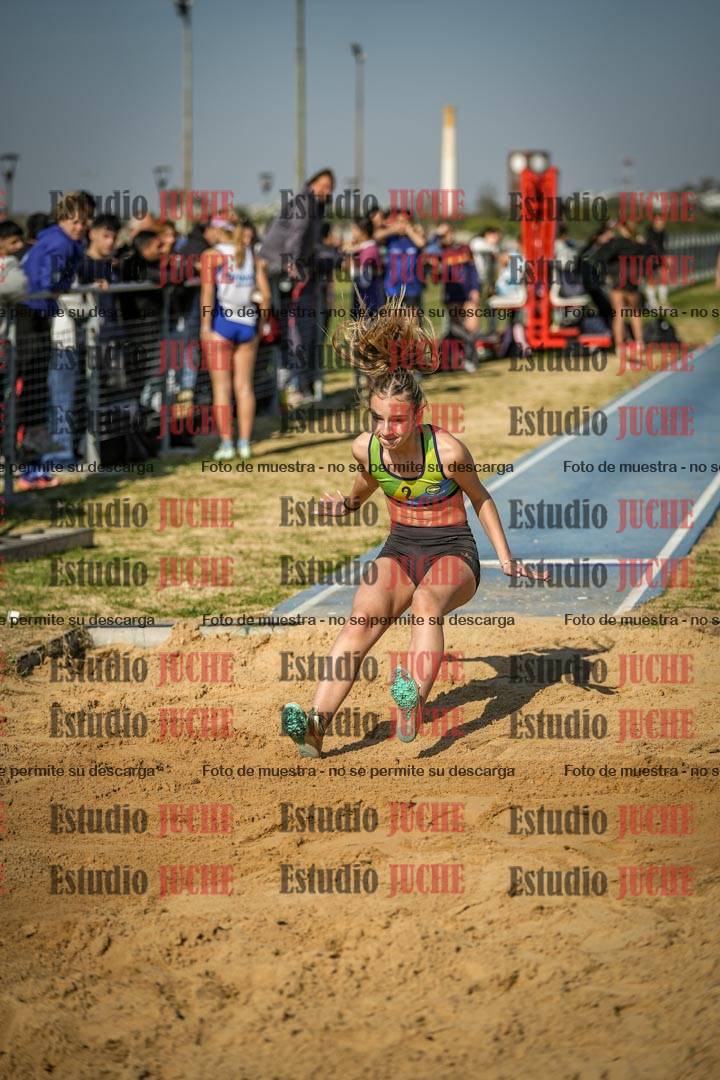 Fotos del salto en largo de mujeres