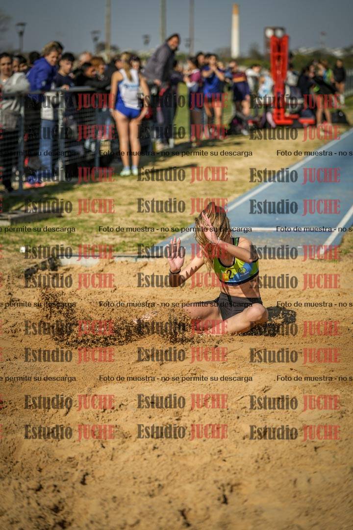 Fotos del salto en largo de mujeres