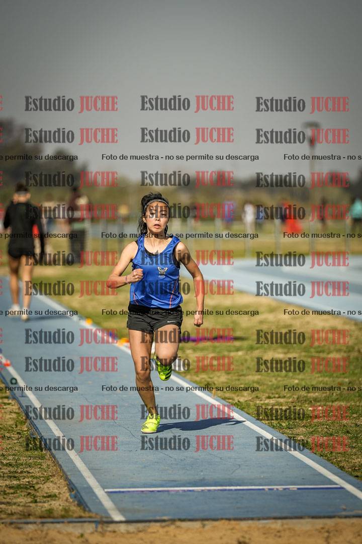 Fotos del salto en largo de mujeres