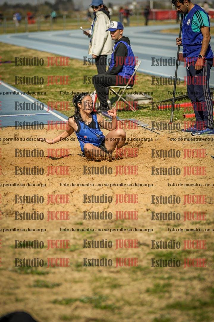 Fotos del salto en largo de mujeres