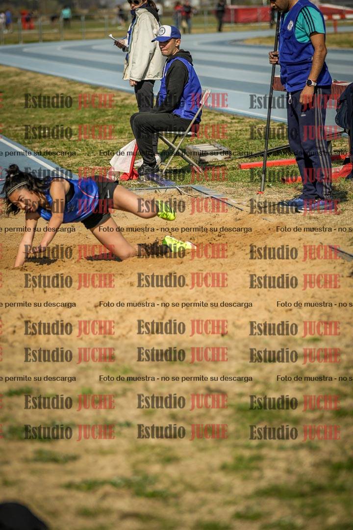 Fotos del salto en largo de mujeres