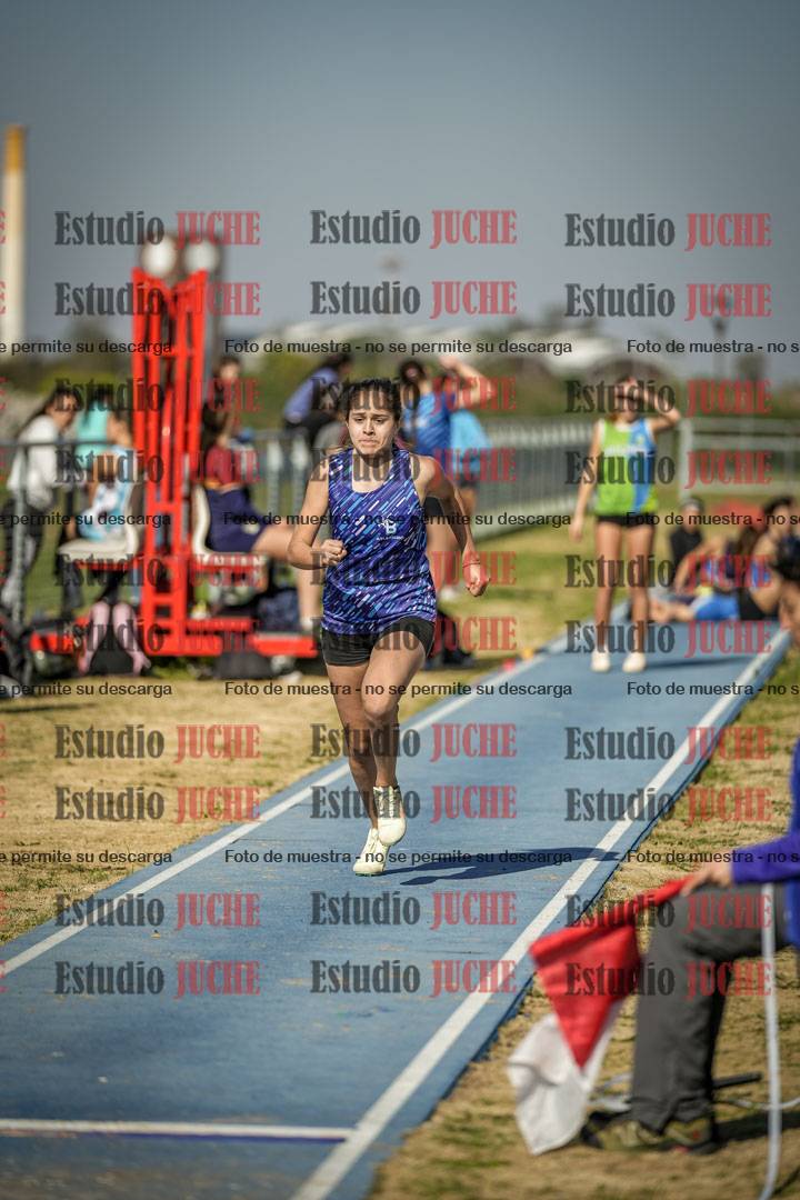 Fotos del salto en largo de mujeres