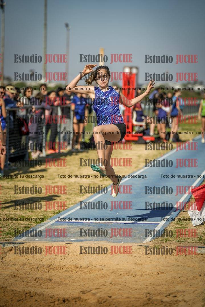 Fotos del salto en largo de mujeres